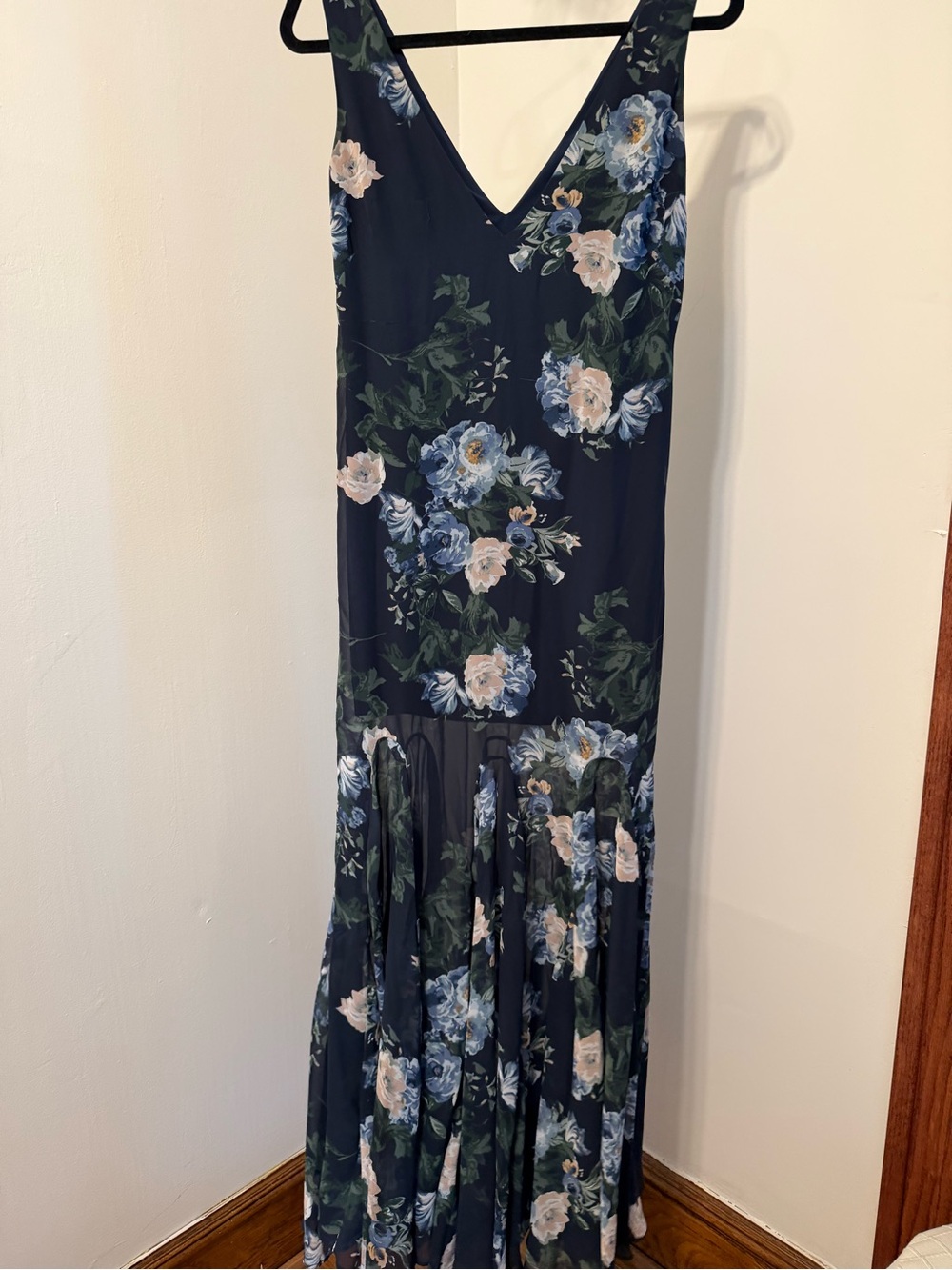 Abercrombie & Fitch Navy Floral V-Neck Fitted-to-Flare Maxi Dress - Picture 3 of 6